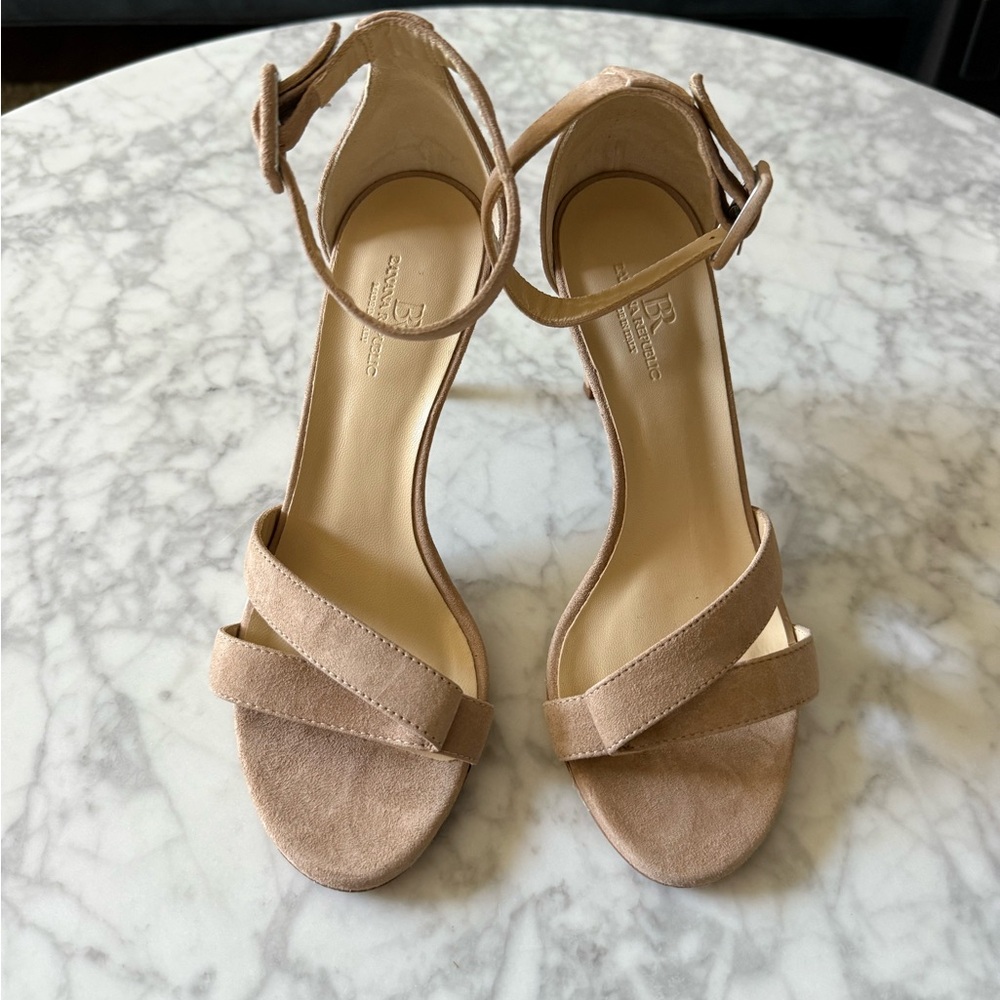 Banana Republic Tan Heels with Minimalist Design